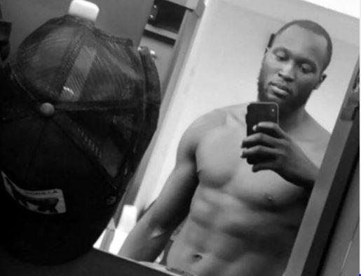 Lukaku khoe co bung 6 mui truoc tin don beo phi hinh anh