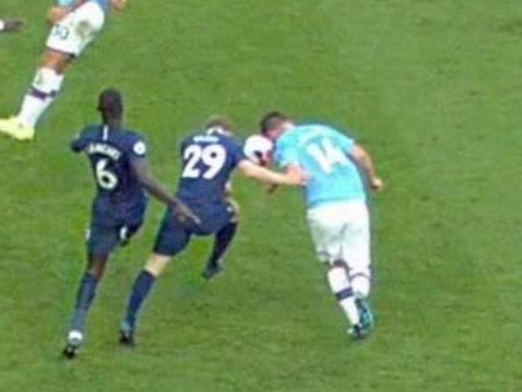 Sao Man City chui VAR la 'rac ruoi' anh 1