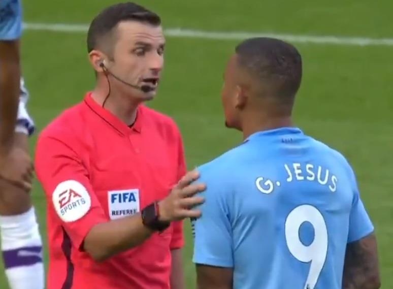 Sao Man City chửi VAR là 'rác rưởi' ảnh 2 Sao Man City chui VAR la 'rac ruoi' anh 2