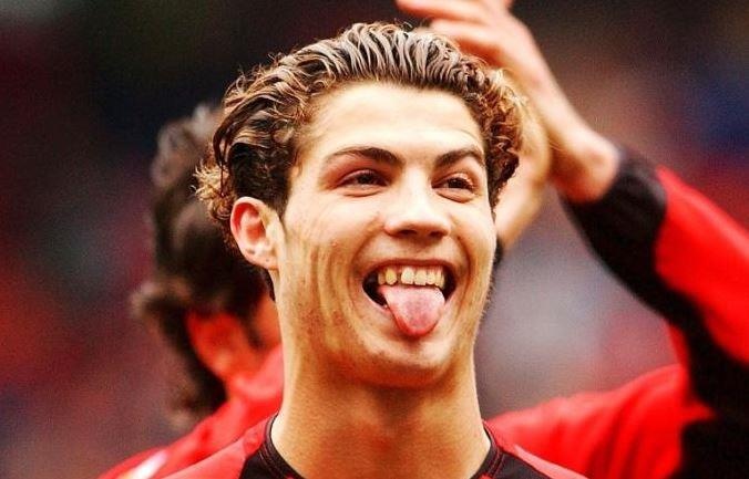 Dien mao khac la cua sao bong da truoc khi noi tieng hinh anh