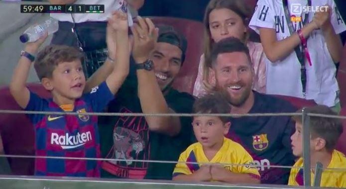 Con trai Messi co vu Betis anh 2