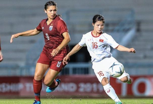 Fan Thai Lan nhan bong da nuoc nha het thoi sau tran thua Viet Nam hinh anh