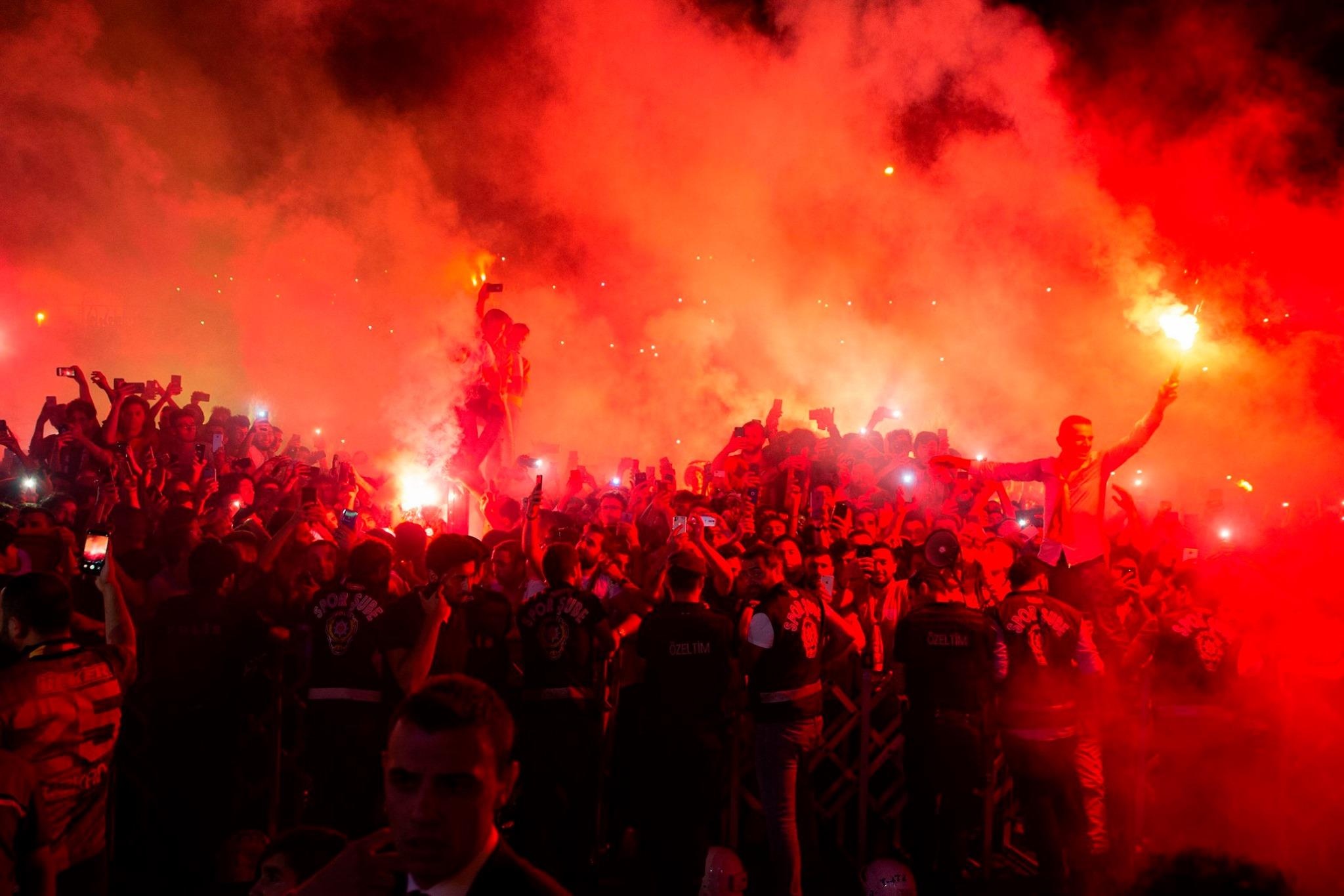 Falcao sang Galatasaray ảnh 6 Falcao sang Galatasaray anh 6