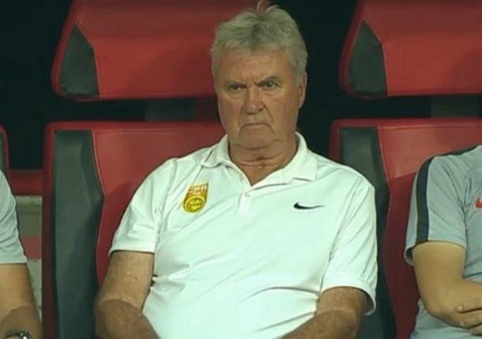HLV Hiddink bat luc nhin hoc tro thua U22 Viet Nam hinh anh