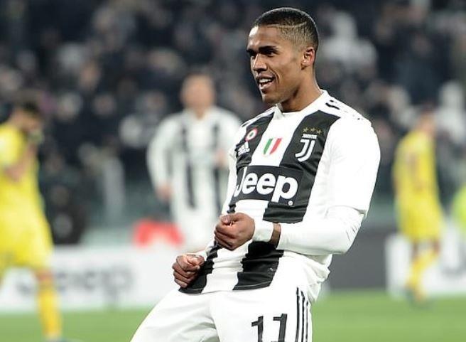 HLV Sarri khien MU khong the co Douglas Costa hinh anh