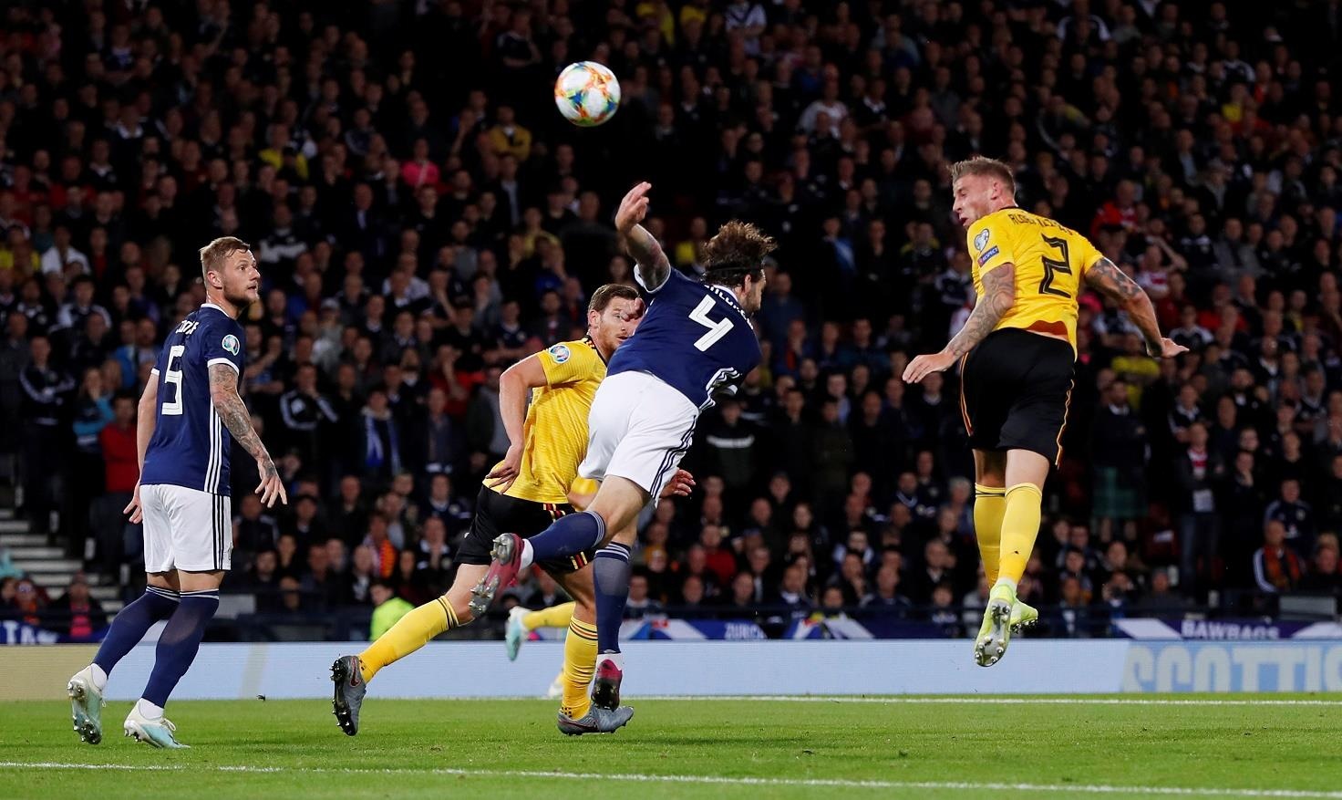 De Bruyne lap hat-trick kien tao anh 6