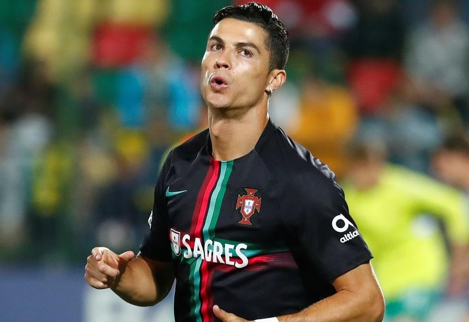 Ronaldo di vao lich su sau cu poker o vong loai Euro 2020 hinh anh