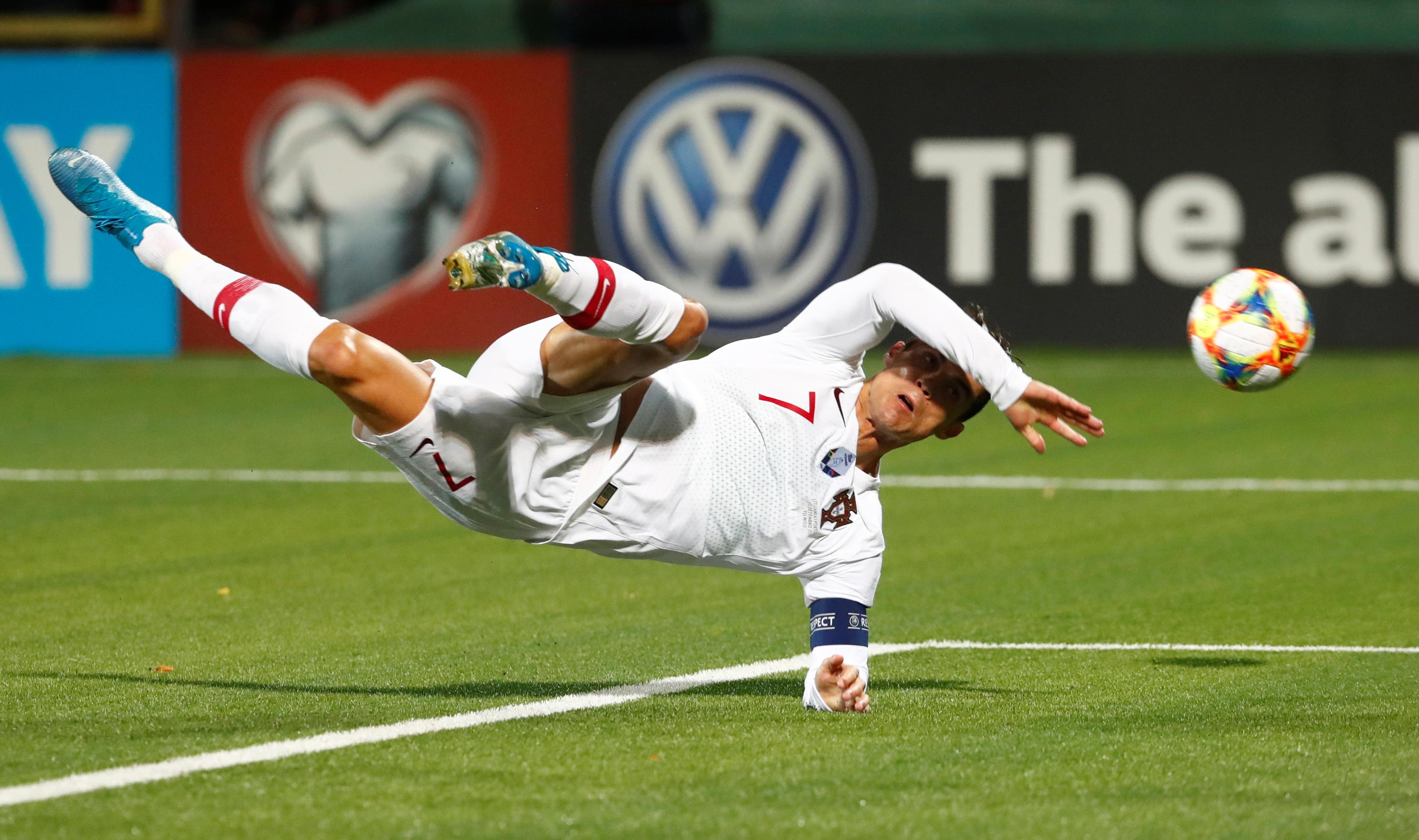 Ronaldo ghi 4 ban anh 7