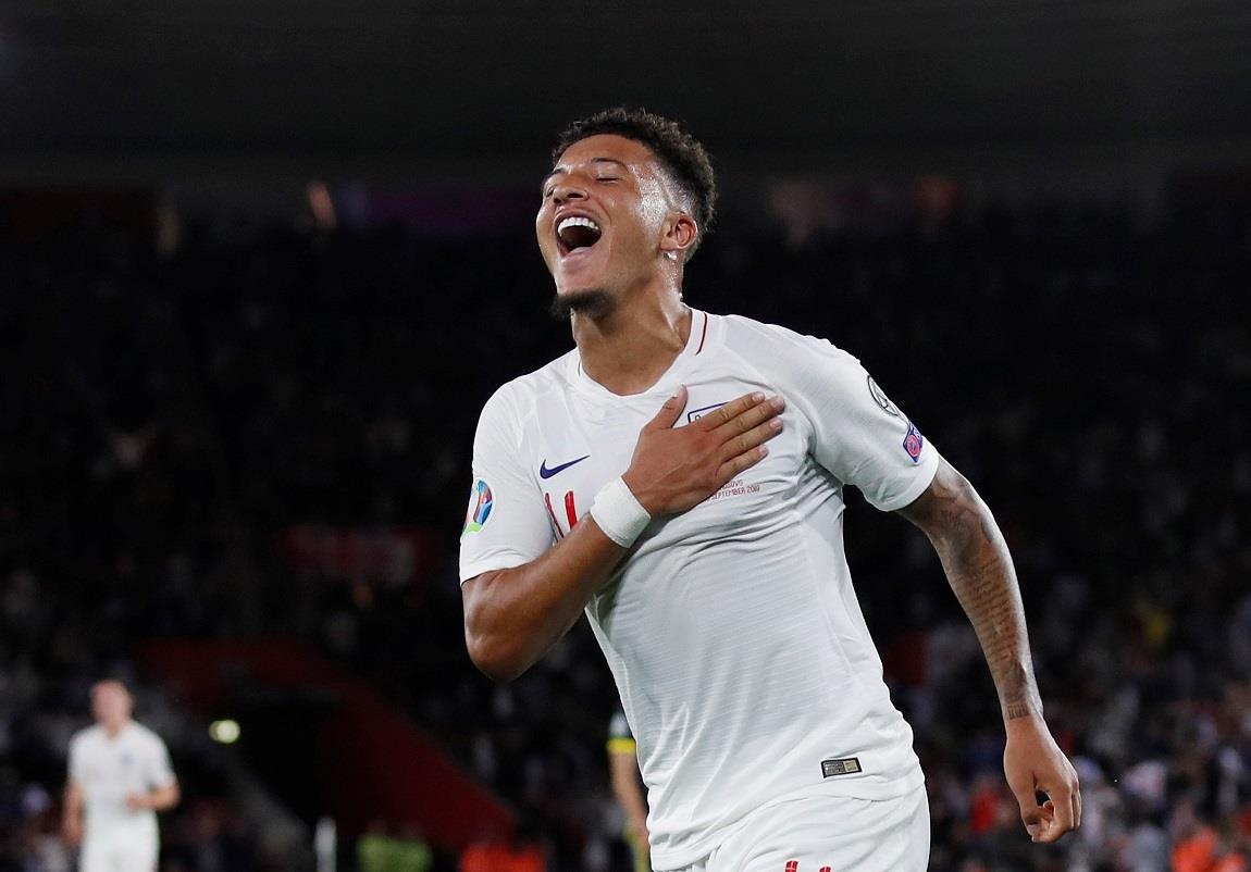 Sterling l, ap hat-trick kien tao anh 8