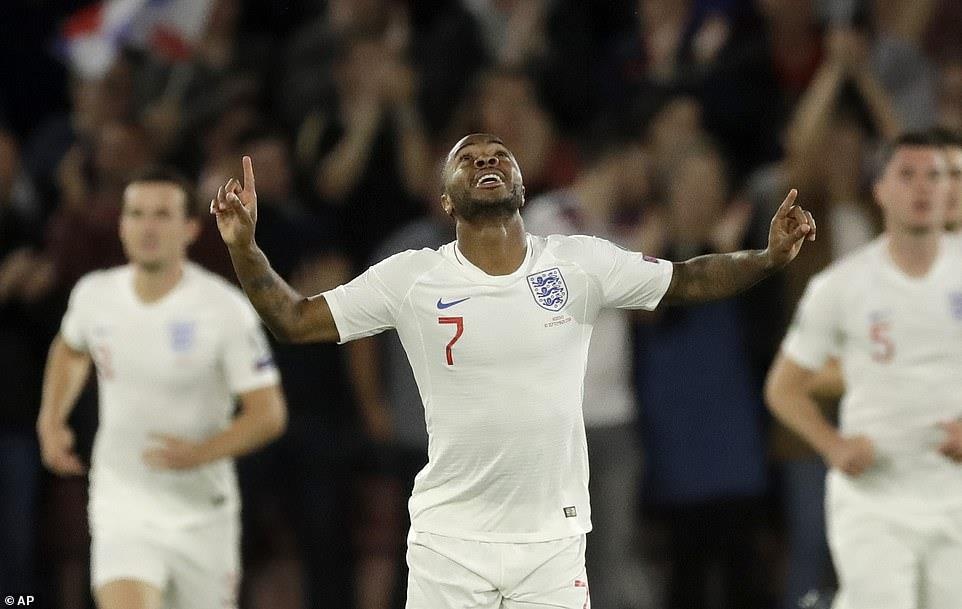 Sterling l, ap hat-trick kien tao anh 3
