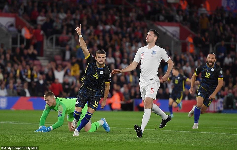 Sterling l, ap hat-trick kien tao anh 10