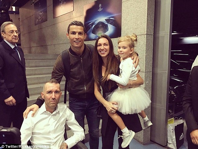 Fernando Ricksen qua doi anh 1