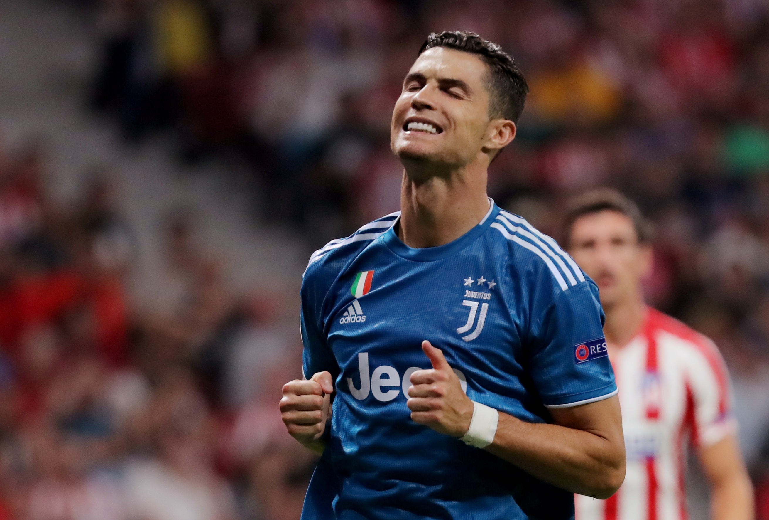 Ronaldo noi nong voi dong doi anh 4