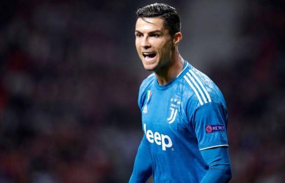 Ronaldo noi nong vi dong doi khong chiu chuyen hinh anh