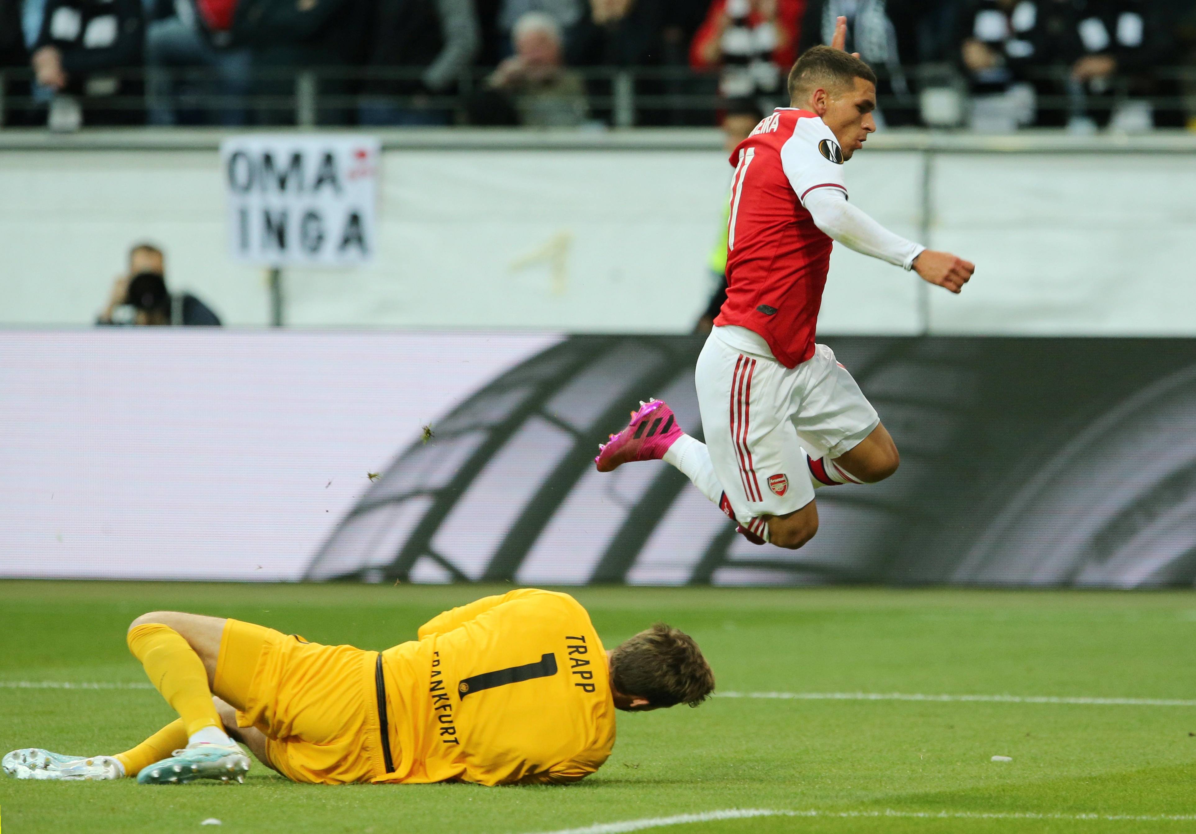 Arsenal thang Frankfurt 3-0 anh 2