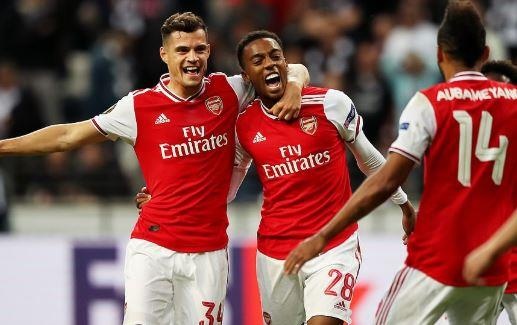 Arsenal thang 3-0 o tran ra quan Europa League hinh anh