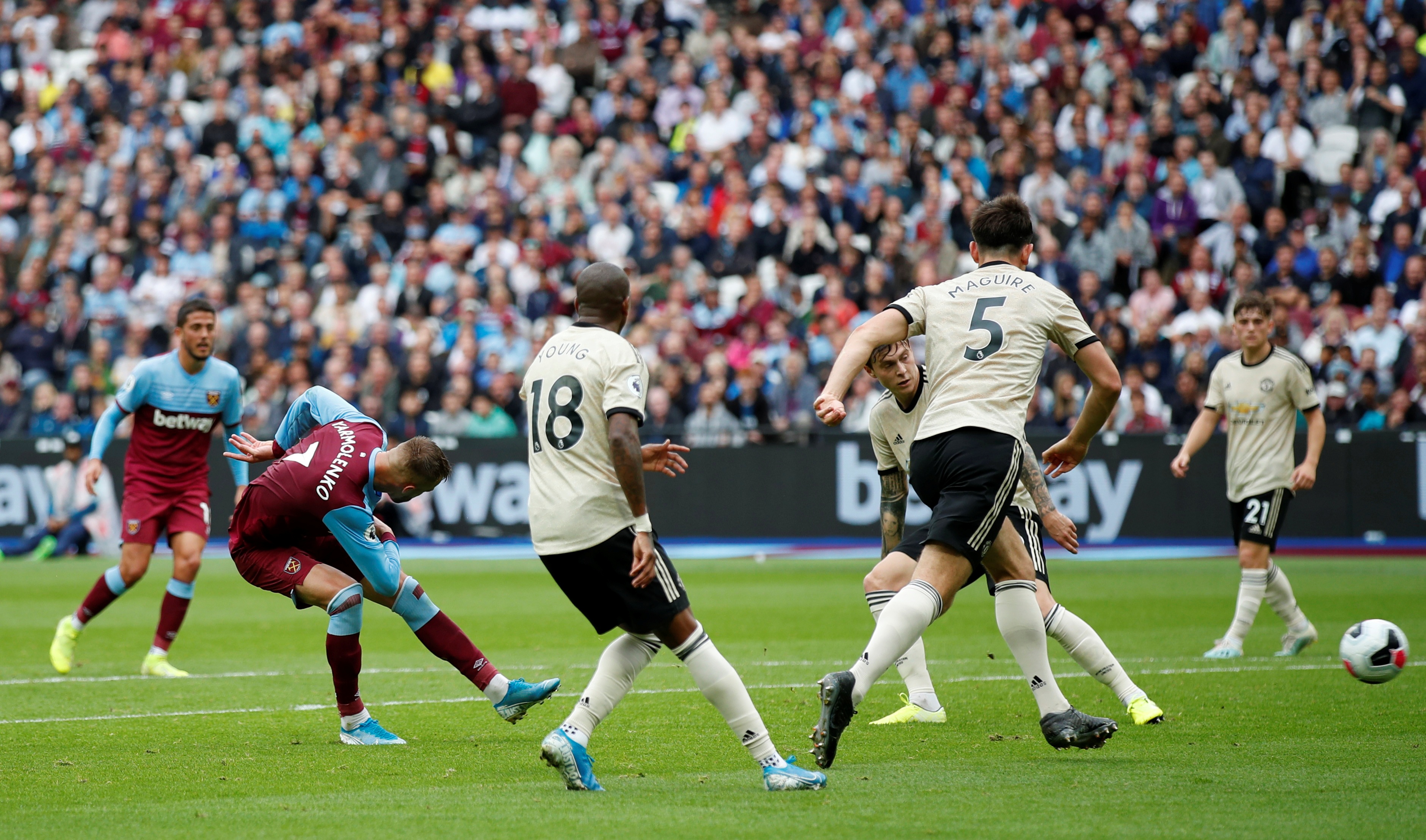 truc tiep West Ham vs Man Utd anh 1