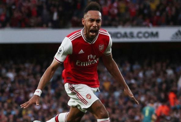 Arsenal nguoc dong ha Aston Villa voi 10 nguoi hinh anh