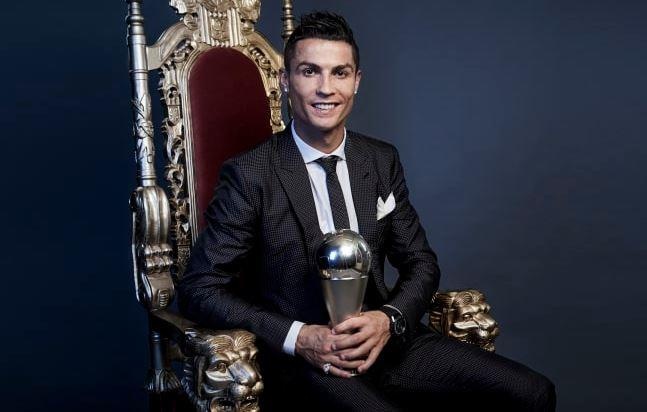 Ronaldo gay bat ngo voi 3 lua chon trong la tham The Best hinh anh