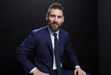 Messi gay tranh cai khi khong dap lai MC o gala The Best hinh anh