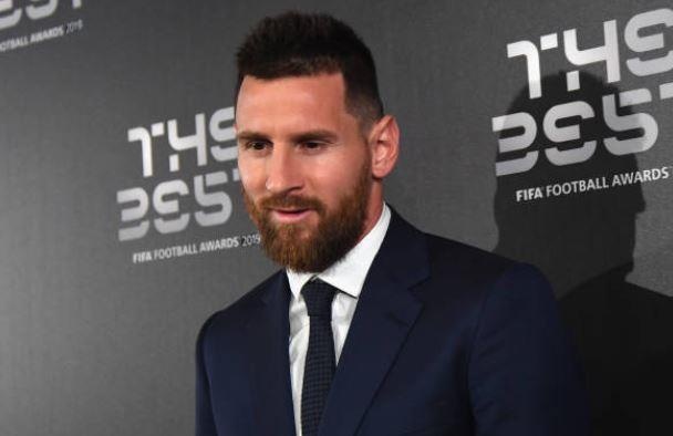 Messi lam ngo MC o gala The Best hinh anh