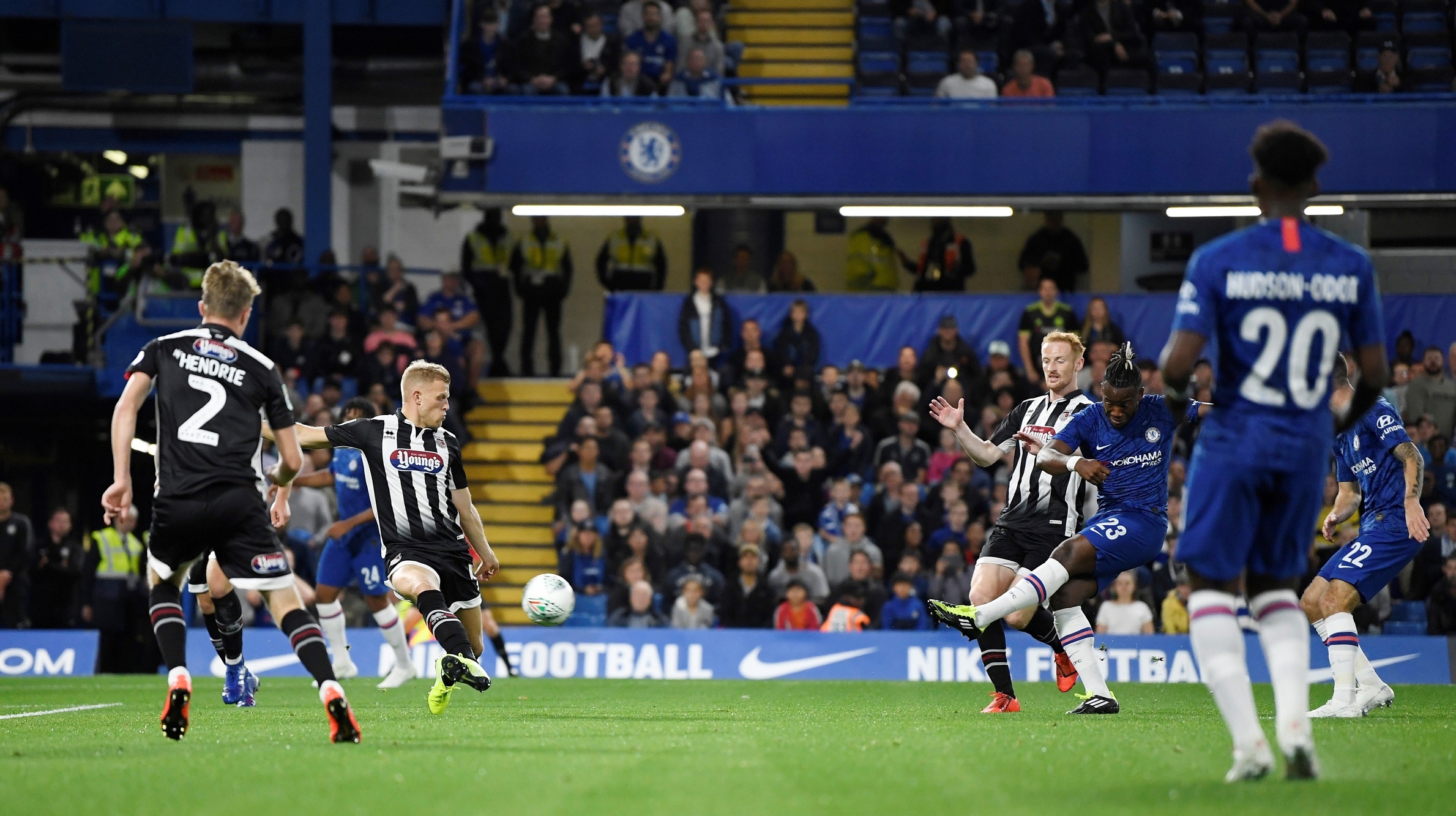 Chelsea thang 7-1 o cup lien doan anh 2