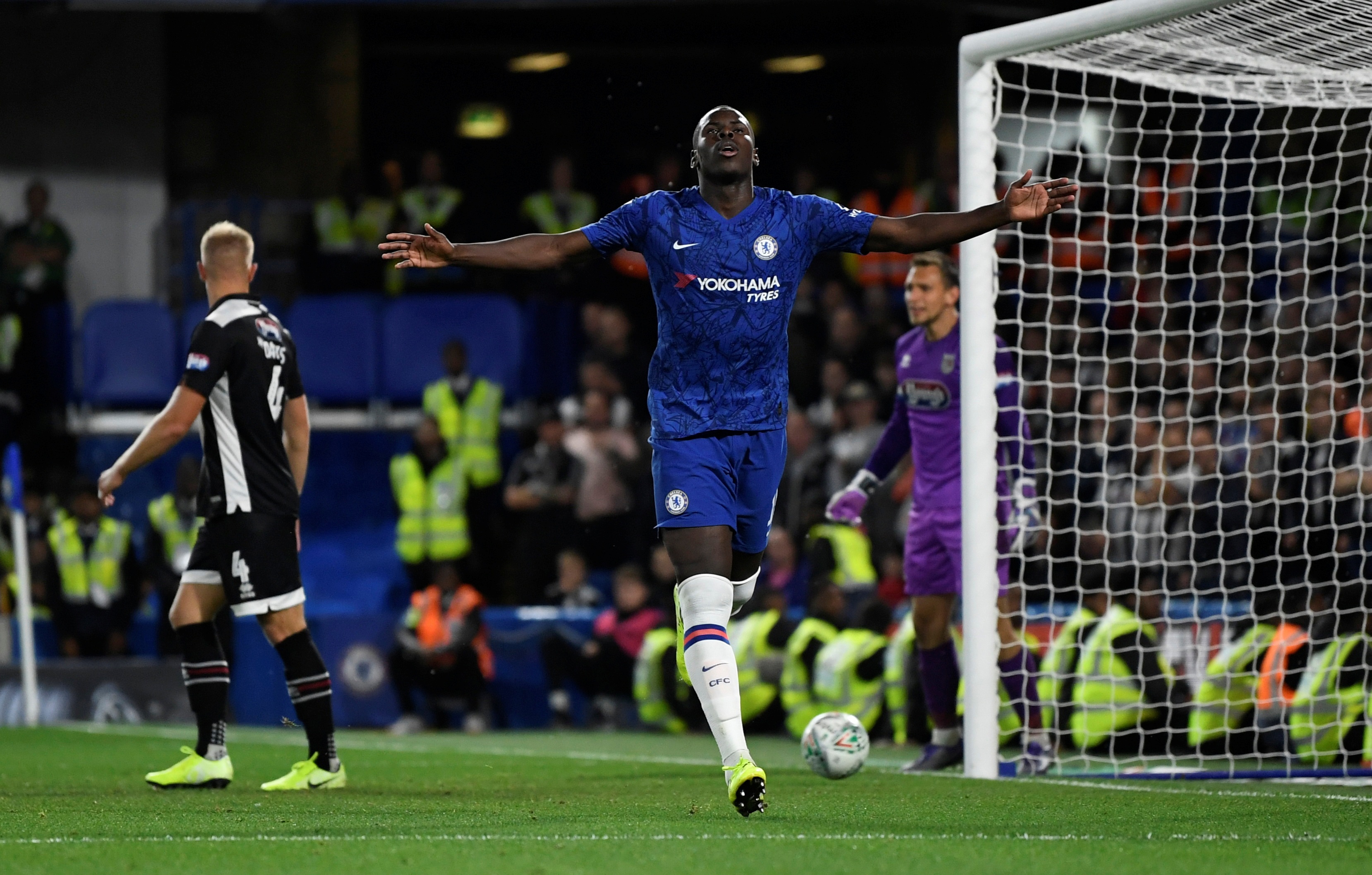 Chelsea thang 7-1 o cup lien doan anh 5