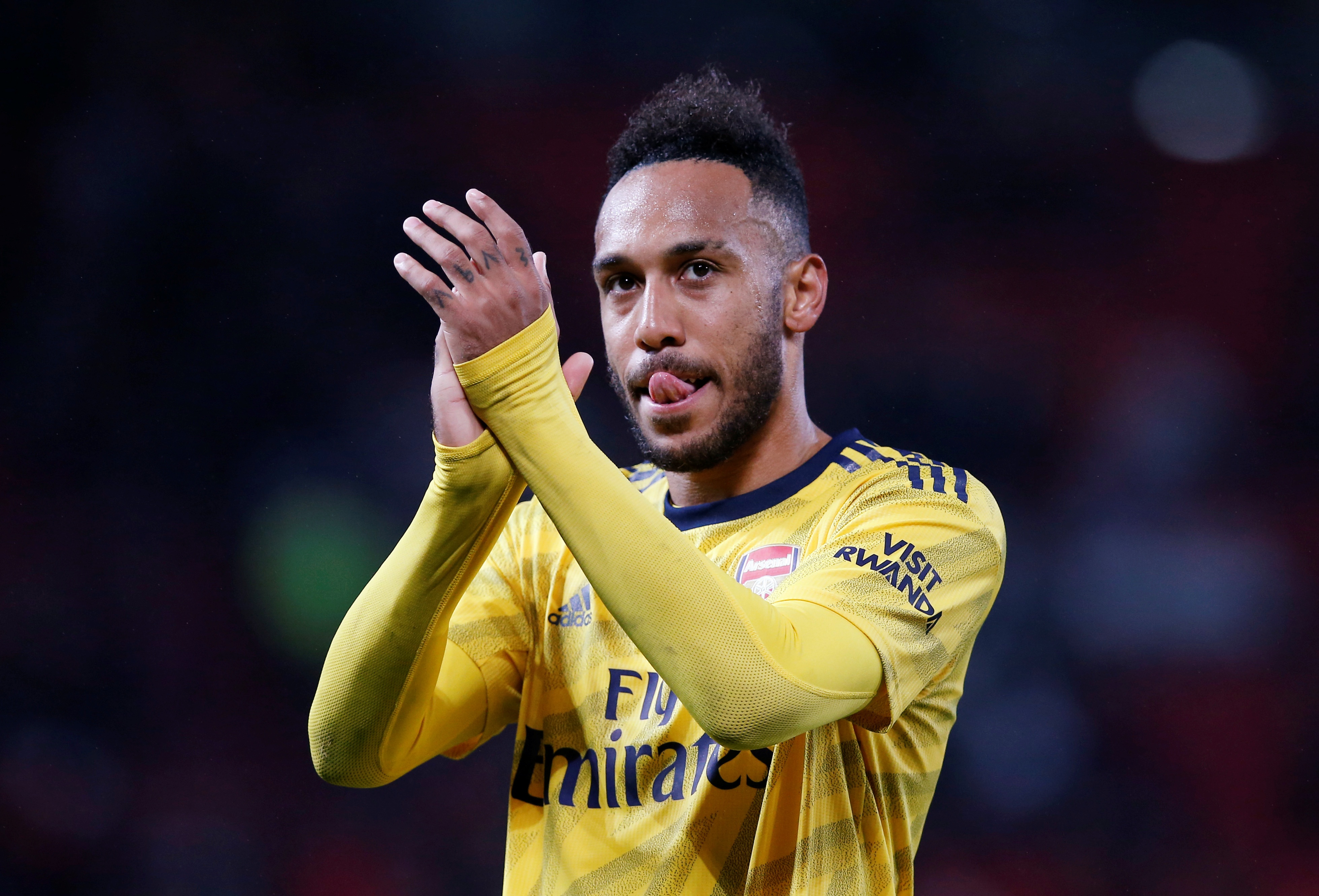 Man Utd gap Arsenal anh 10