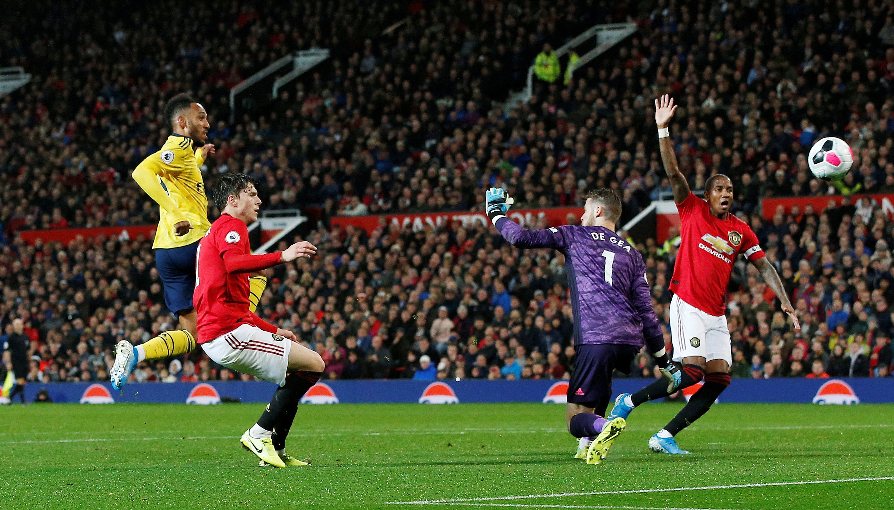 Man Utd gap Arsenal anh 6