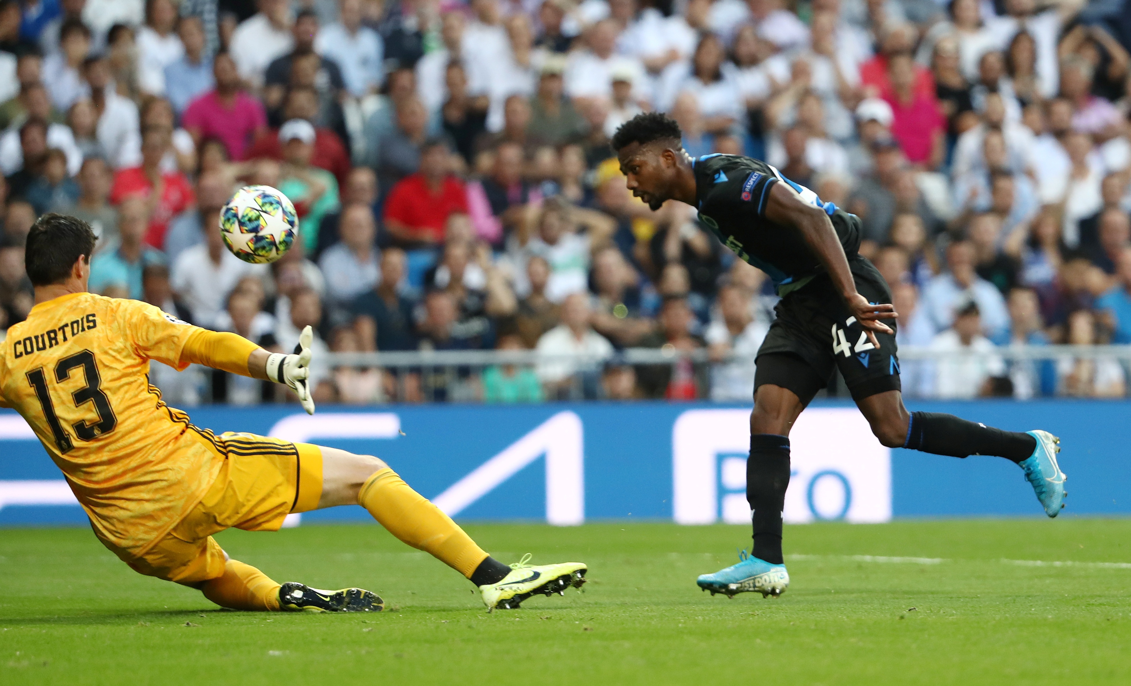 Courtois bi thay ngay sau hiep mot anh 4