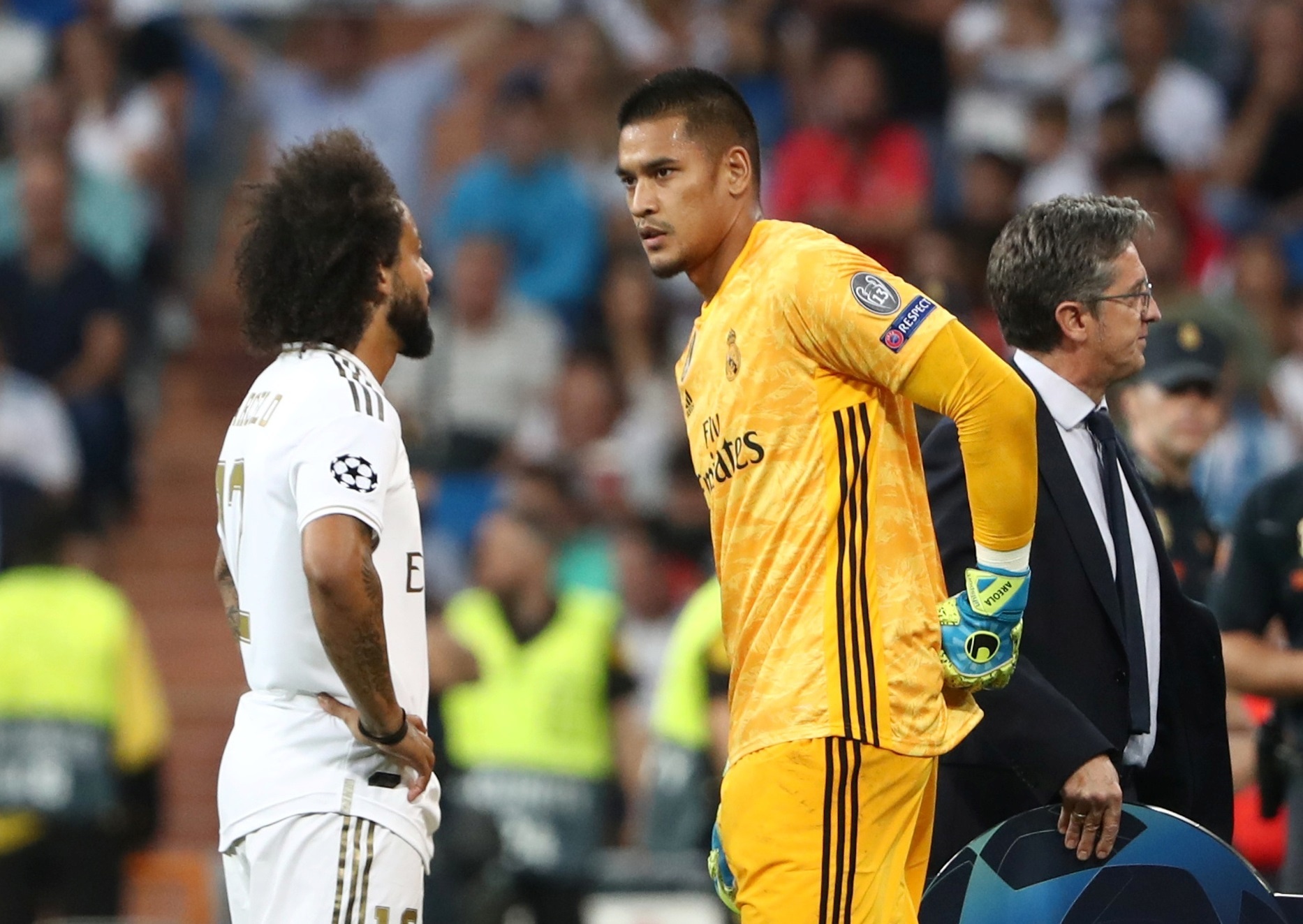 Courtois bi thay ngay sau hiep mot anh 7