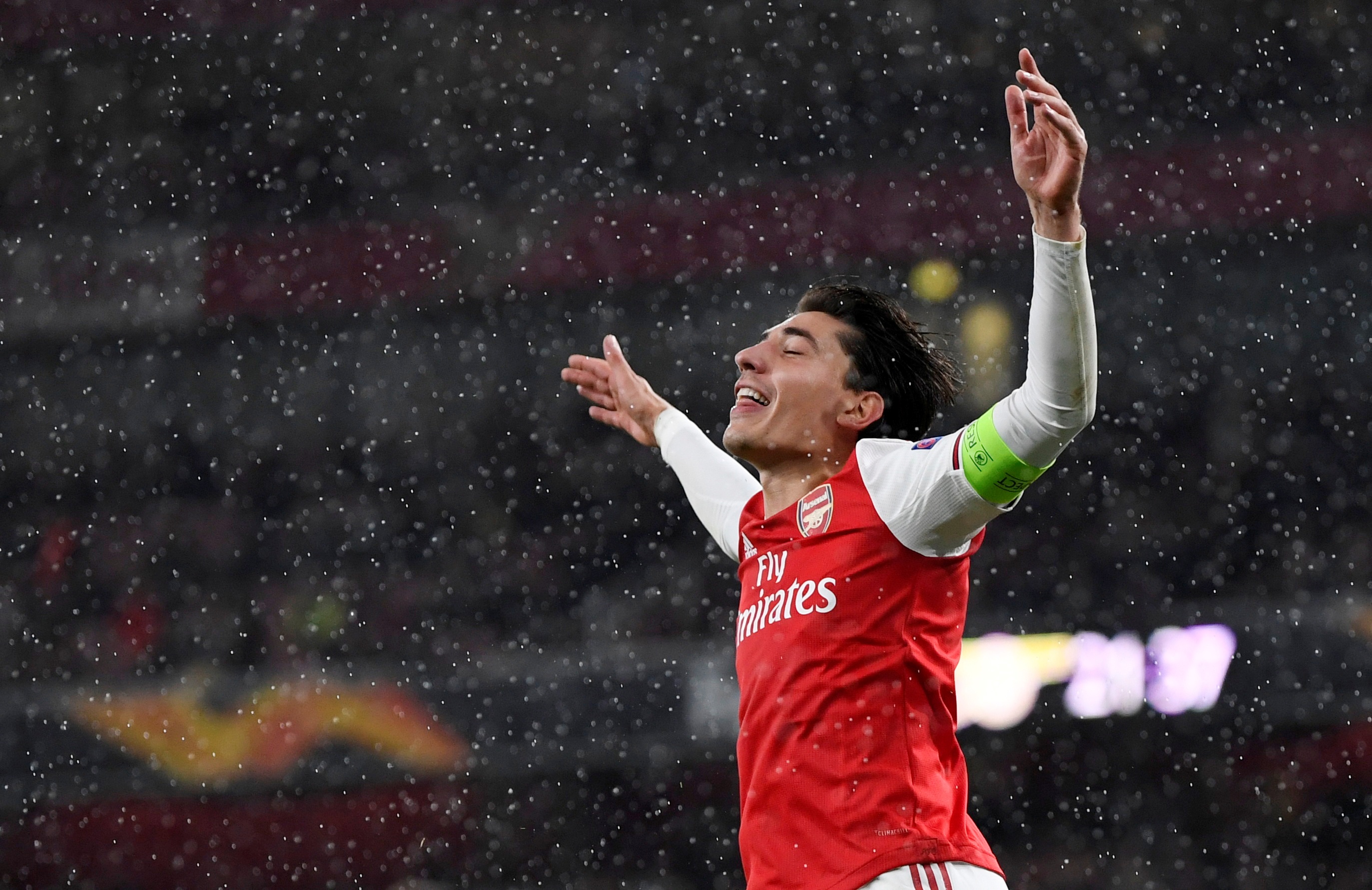 Arsenal gap Standard Liege anh 12