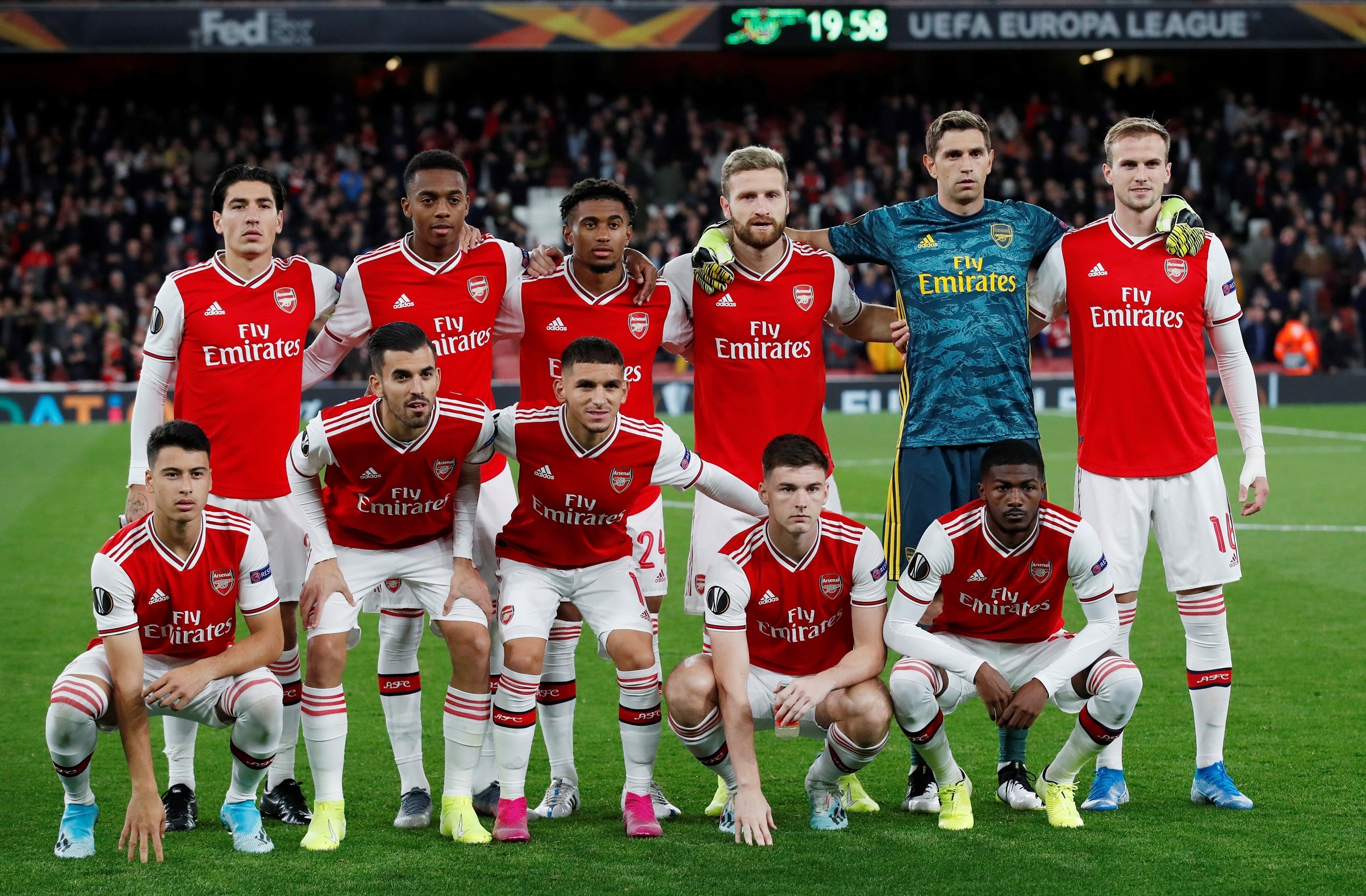 Arsenal gap Standard Liege anh 1