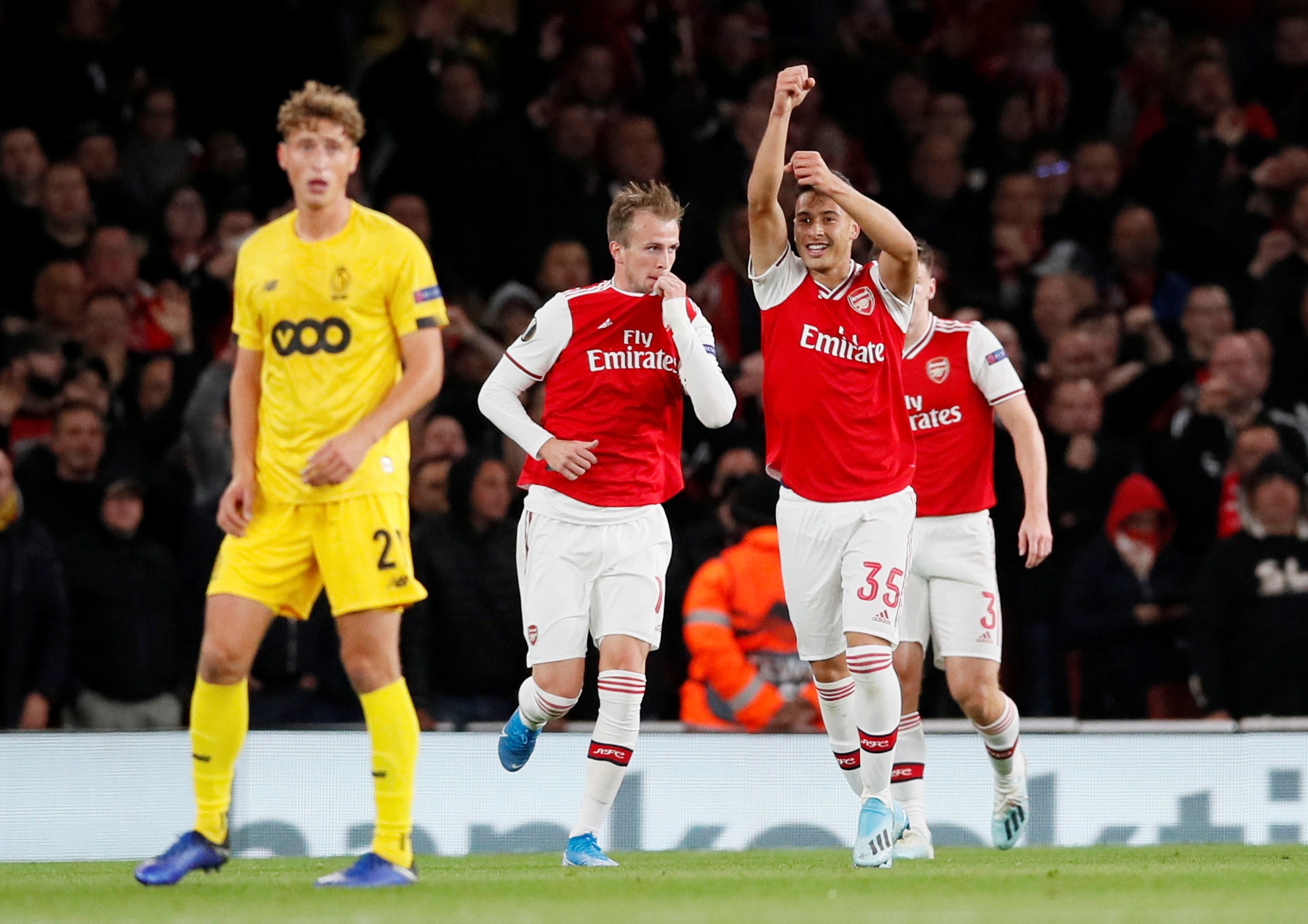 Arsenal gap Standard Liege anh 2