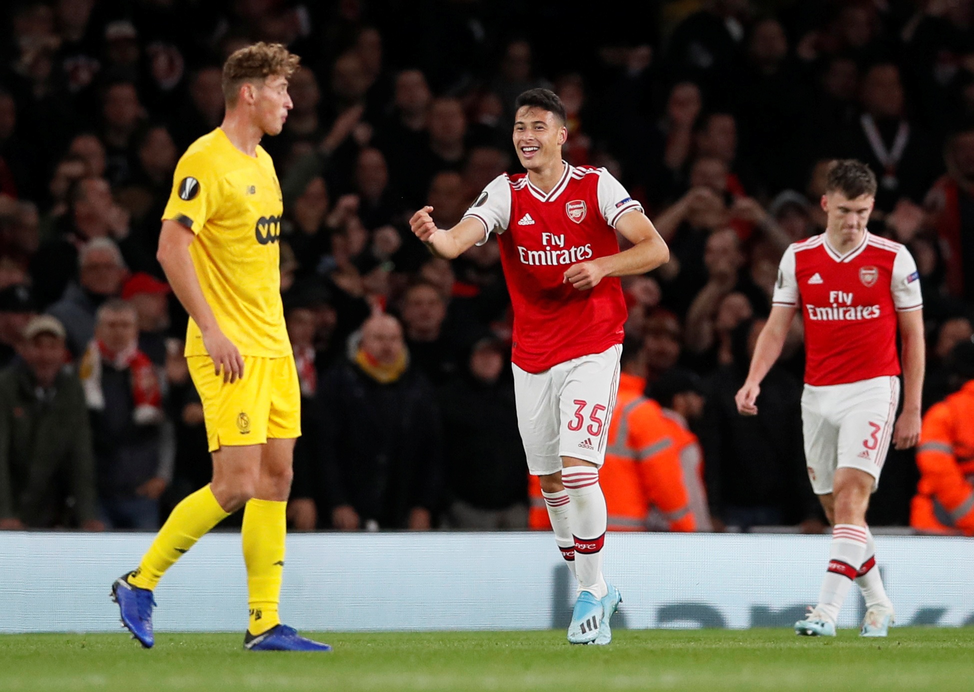 Arsenal gap Standard Liege anh 3