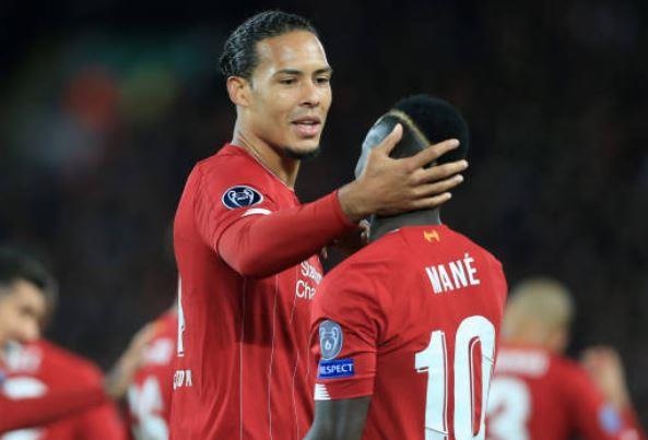 Van Dijk binh than du choi te o Champions League hinh anh