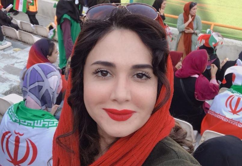 Nu CDV Iran khoe sac trong lan dau di co vu bong da hinh anh