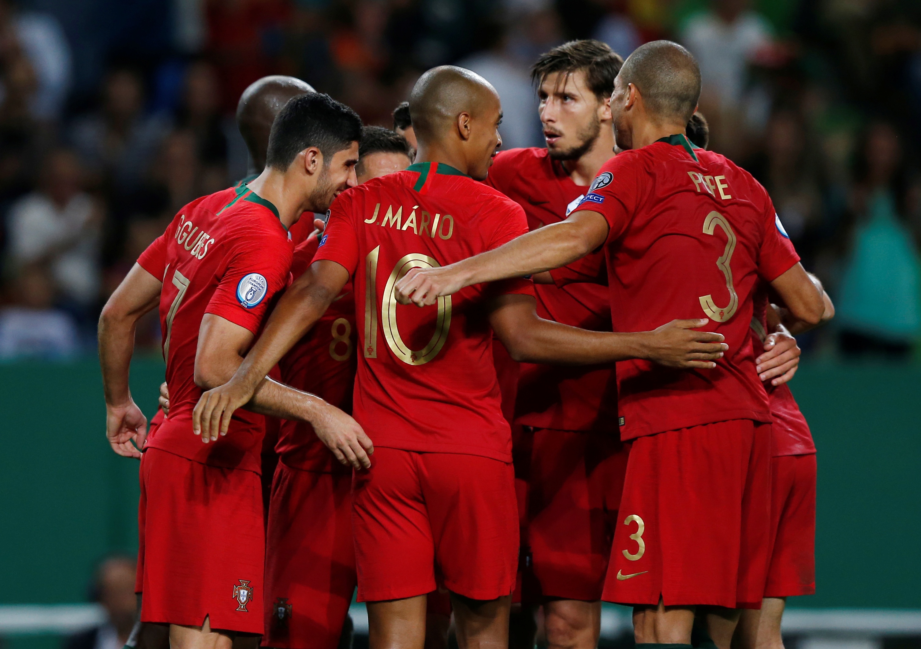 Ronaldo bam bong tinh te anh 8