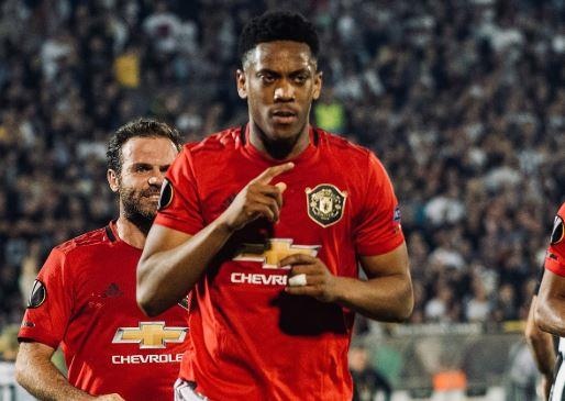 MU lan dau thang san khach sau chuoi 11 tran toan hoa va thua hinh anh