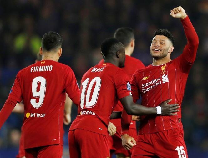 Oxlade-Chamberlain lap cu dup giup Liverpool thang 4-1 hinh anh