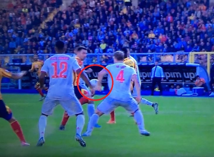 De Ligt mac sai lam anh 1