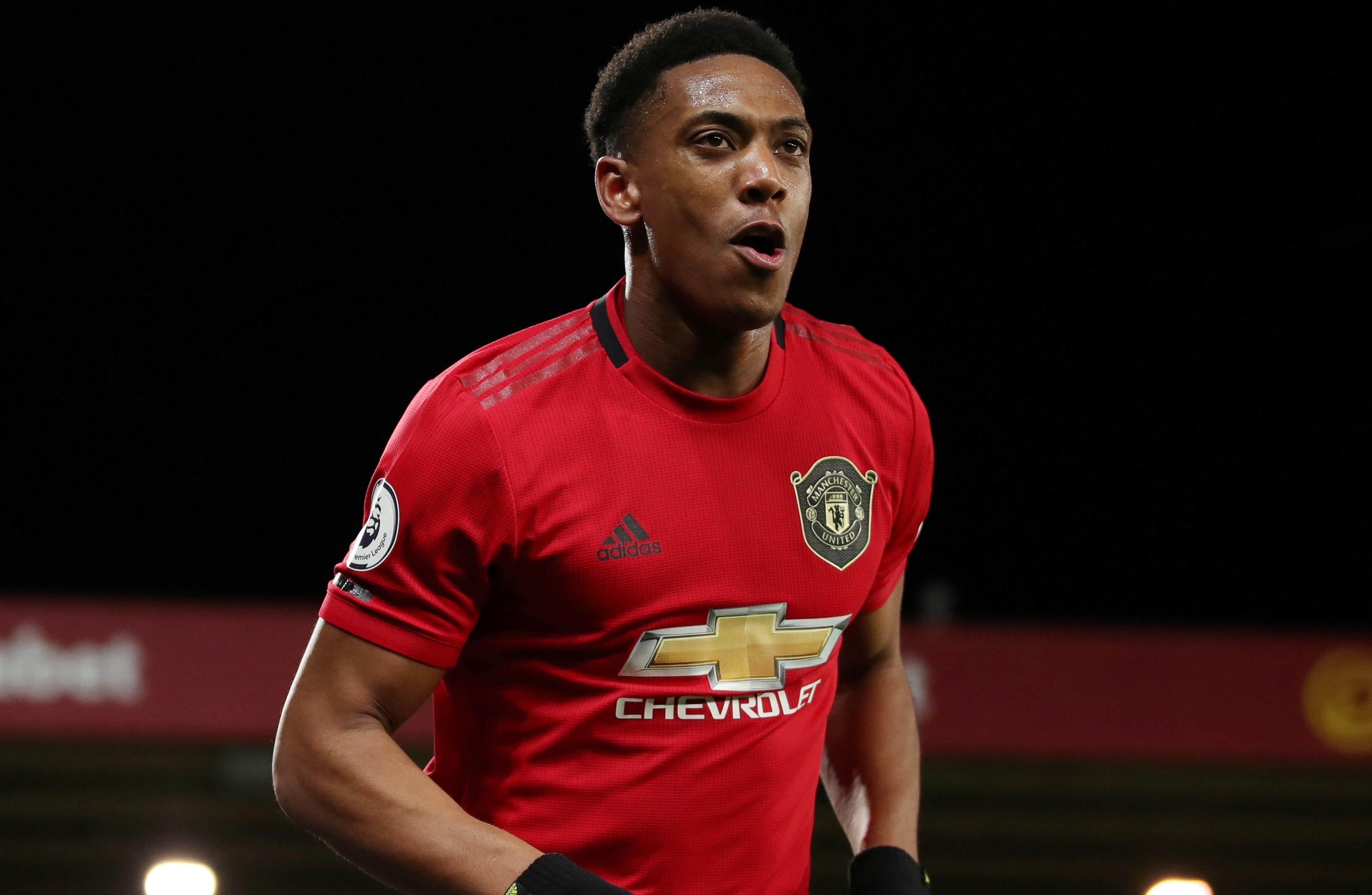 Da hong 2 qua 11 m, MU van thang Norwich 3-1 hinh anh