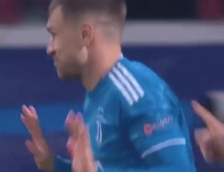 Ronaldo bi cuop ban thang anh 3