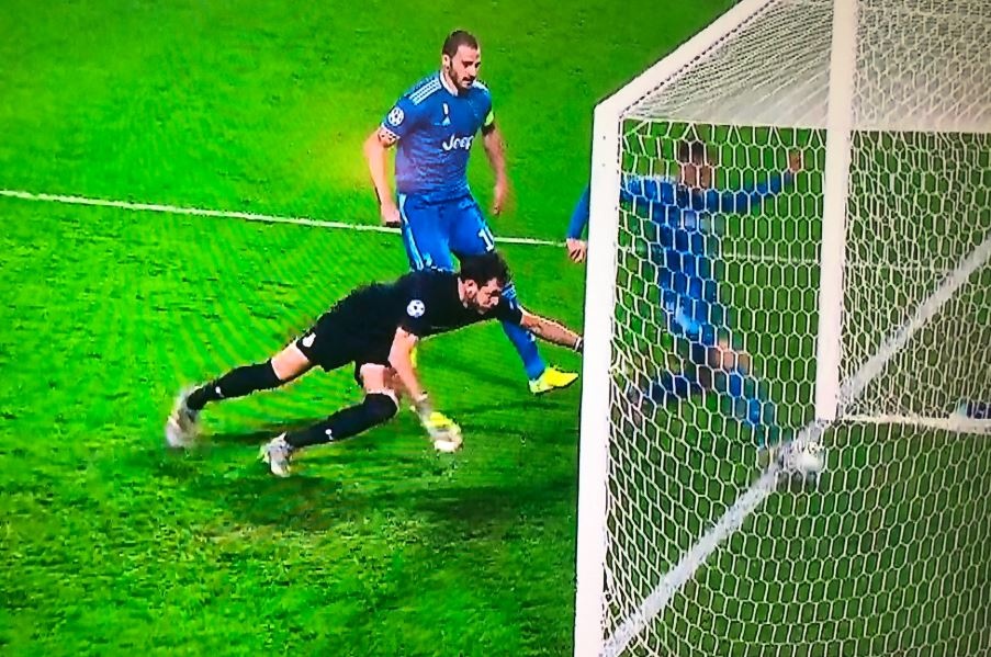 Ronaldo bi cuop ban thang anh 2