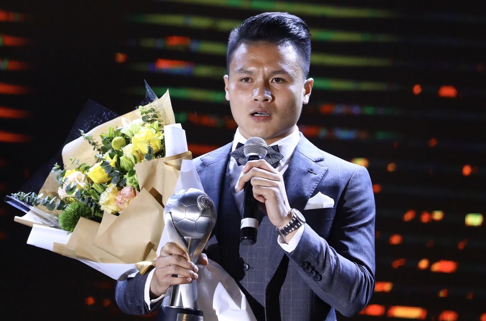 Vuot Chanathip, Quang Hai gianh giai cau thu hay nhat Dong Nam A hinh anh