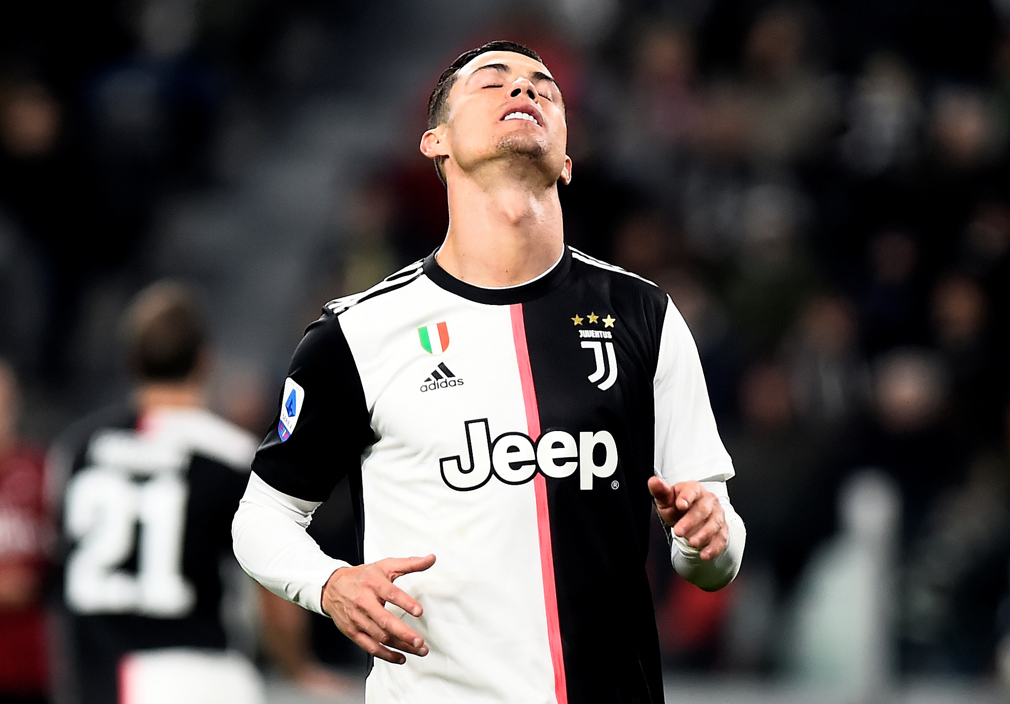 Ronaldo bi thay som anh 8