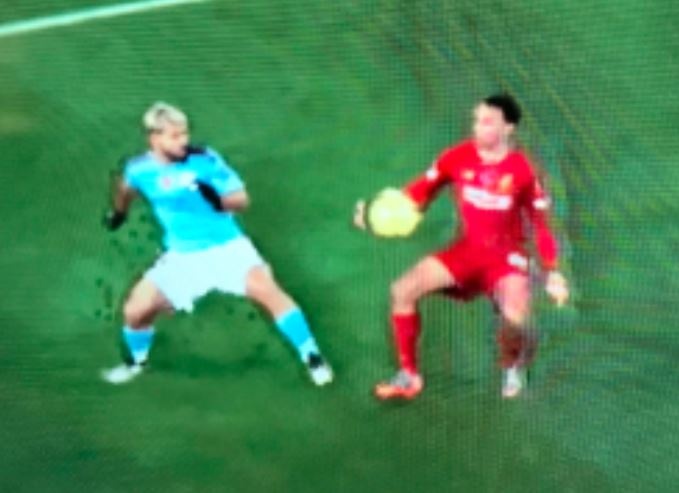 liverpoool ghi ban tranh cai anh 1