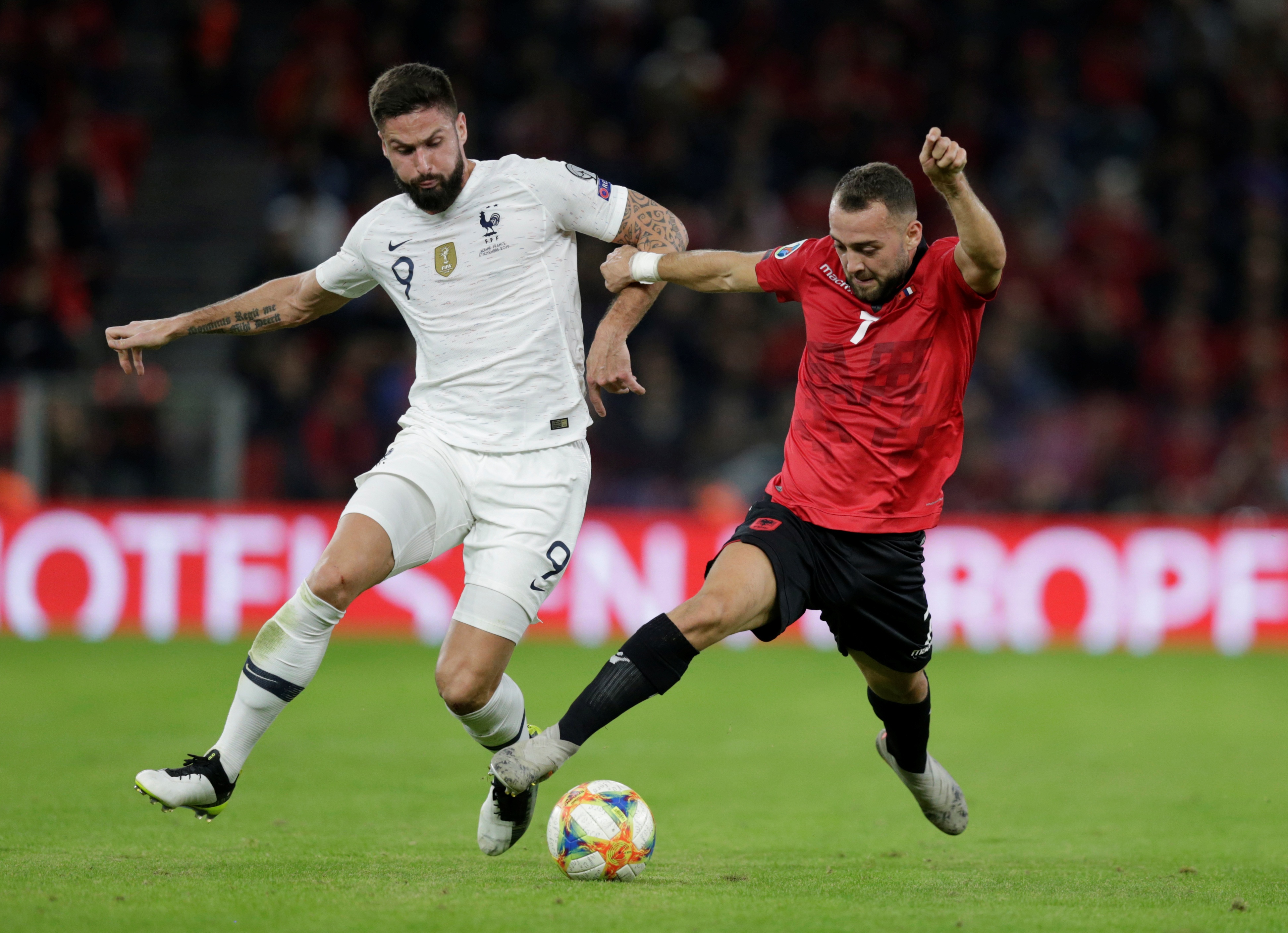 Tuyen Phap thang Albania anh 5