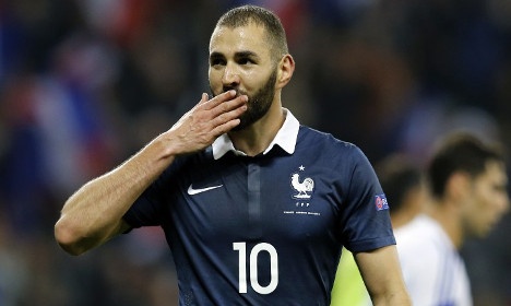Luat FIFA cho phep Benzema khoac ao doi tuyen thu 2 sau Phap hinh anh