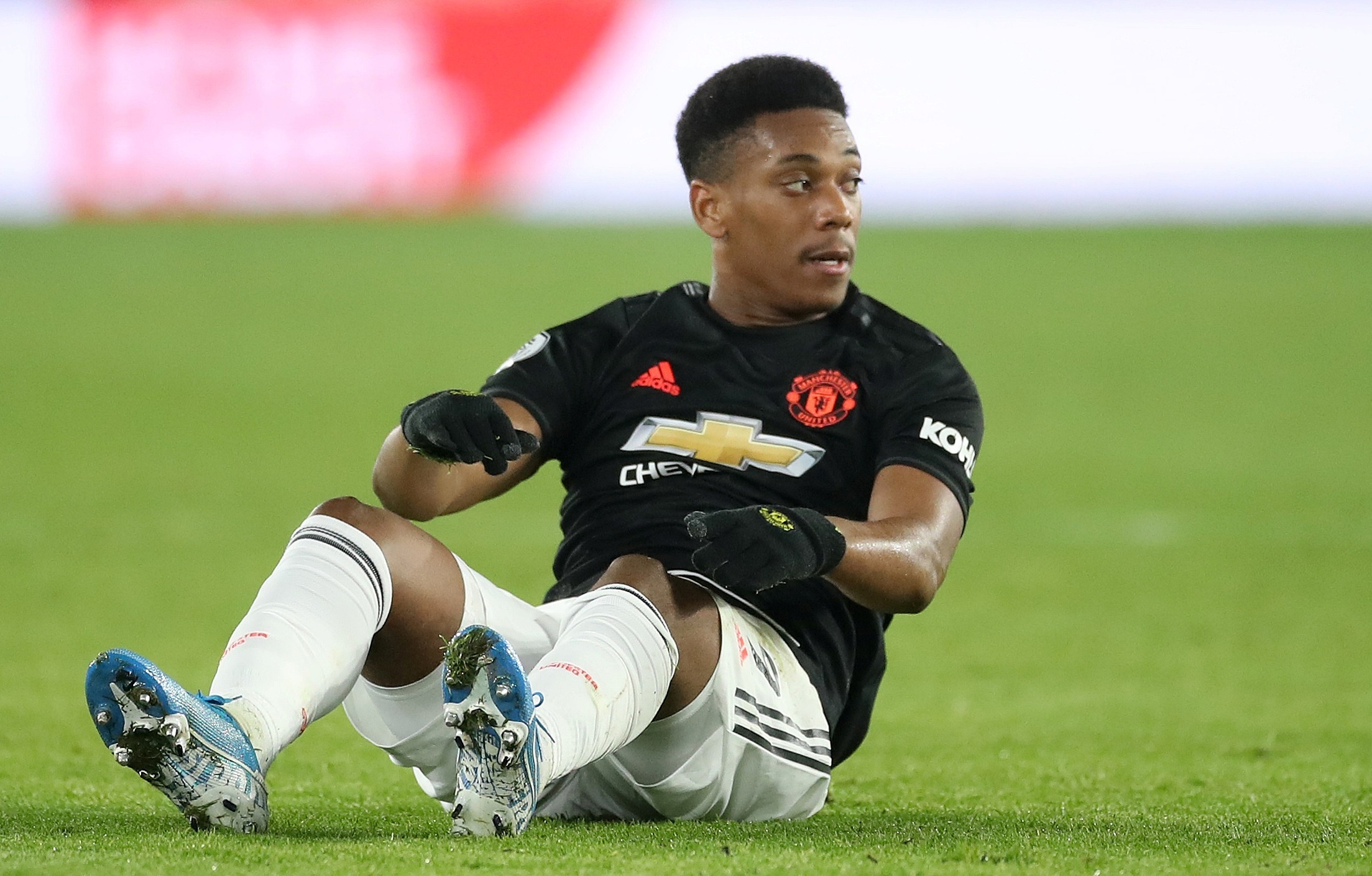 Ghi 3 ban trong 7 phut, MU van khong the gianh 3 diem hinh anh